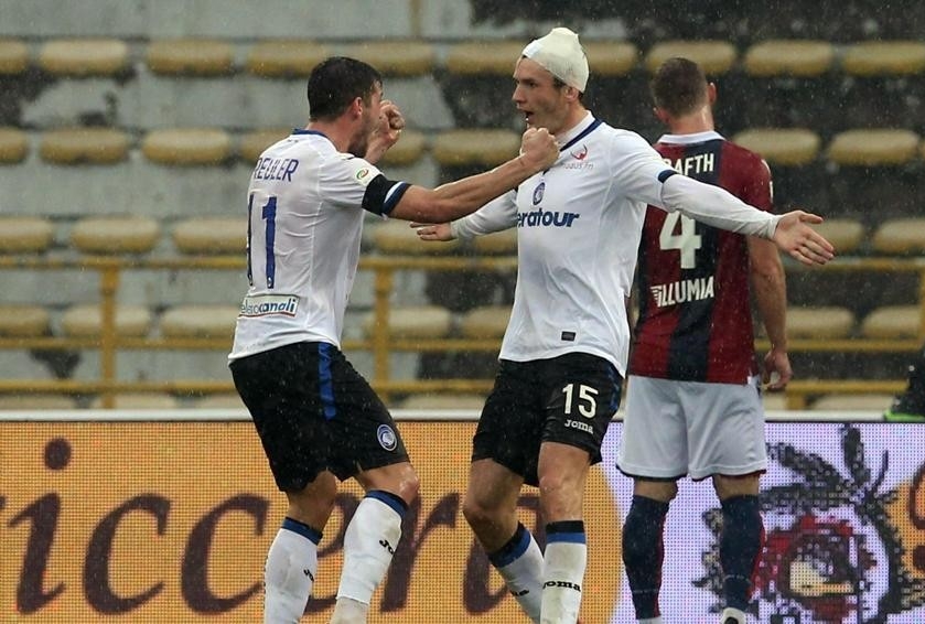 De Roon esulta dopo il gol De Roon esulta dopo il gol